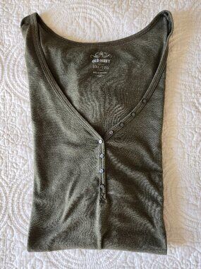Old Navy XXL V-Neck Henley (21" PTP)